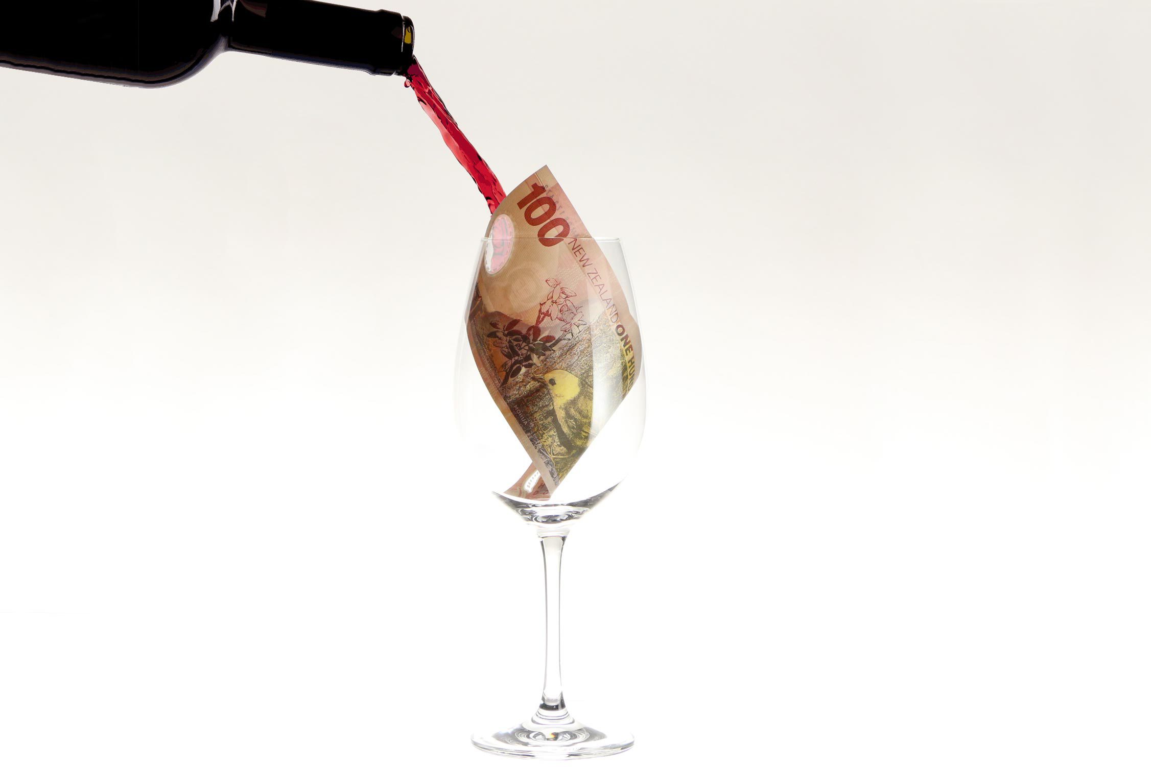 ¿Por qué el vino es mas caro en un restaurante?